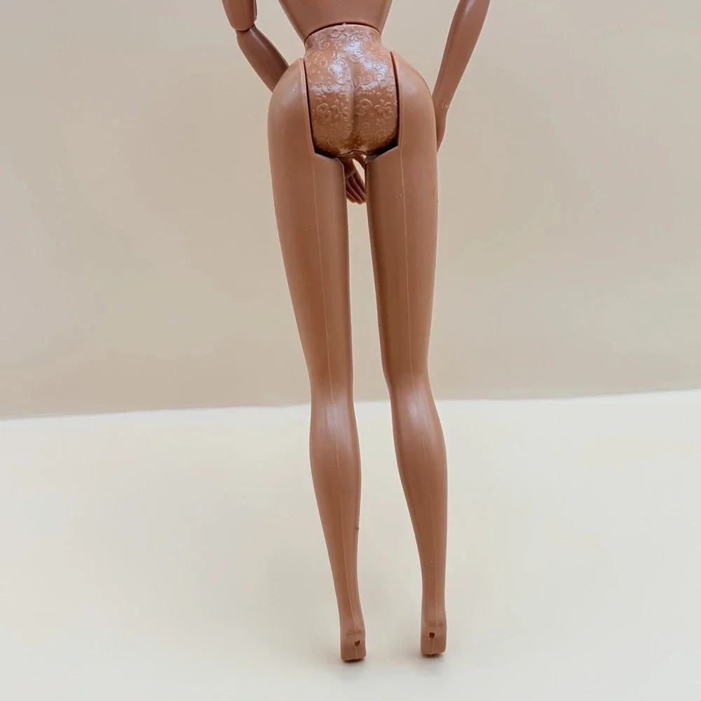 BARBIE CHRISTIE DOLL Articulated Body Arms Move Nude Doll With‎ Pink Earrings